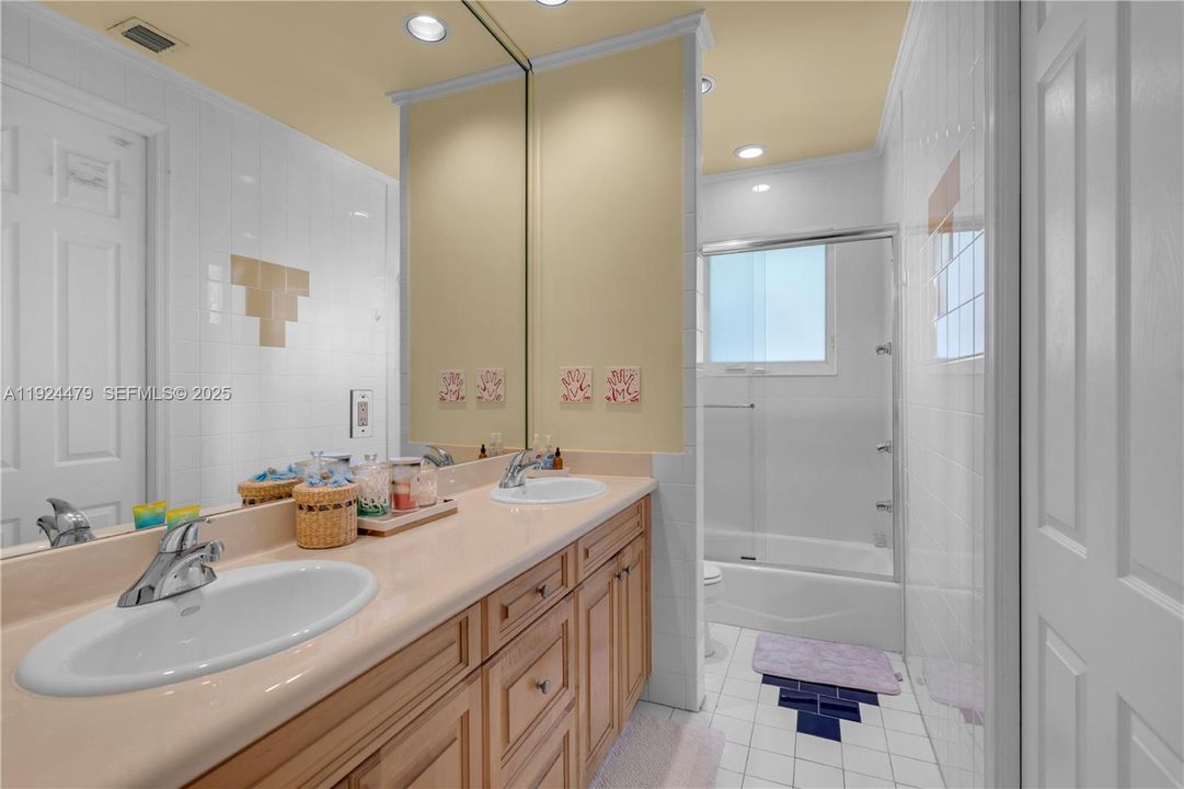 For Sale: $2,750,000 (5 beds, 4 baths, 3339 Square Feet)