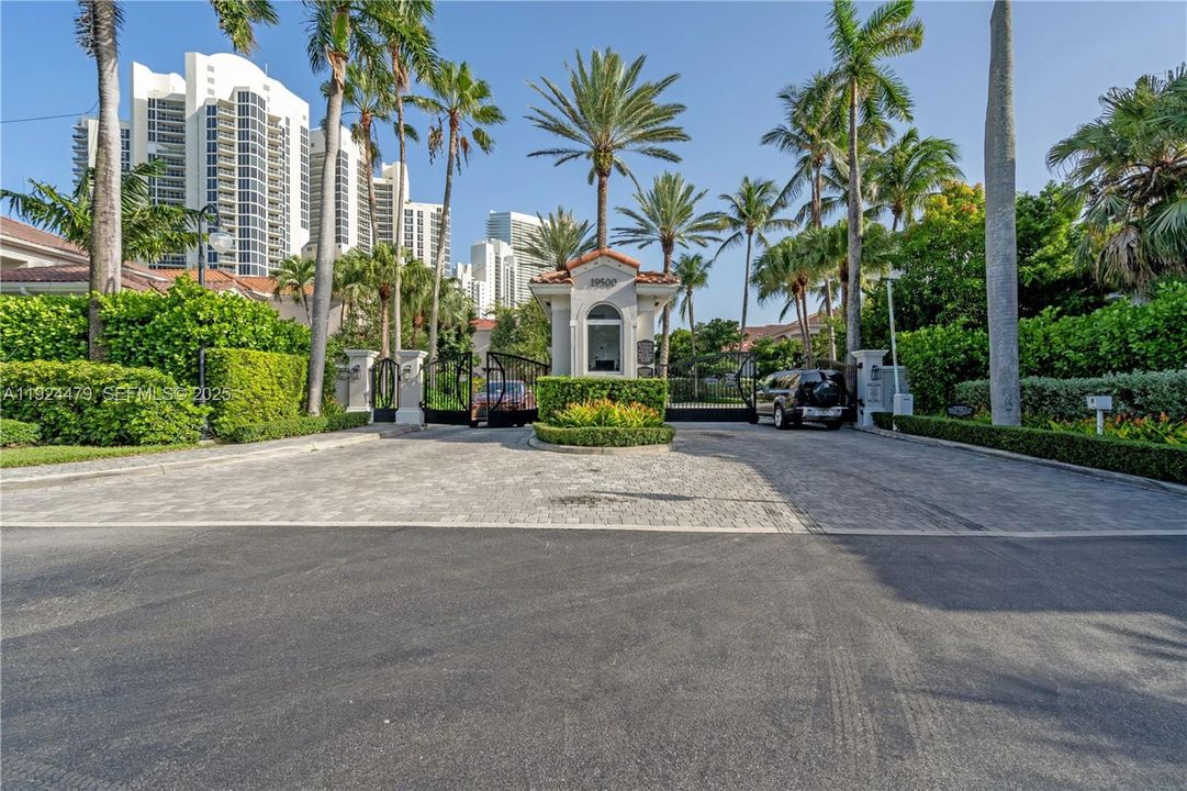 For Sale: $2,750,000 (5 beds, 4 baths, 3339 Square Feet)