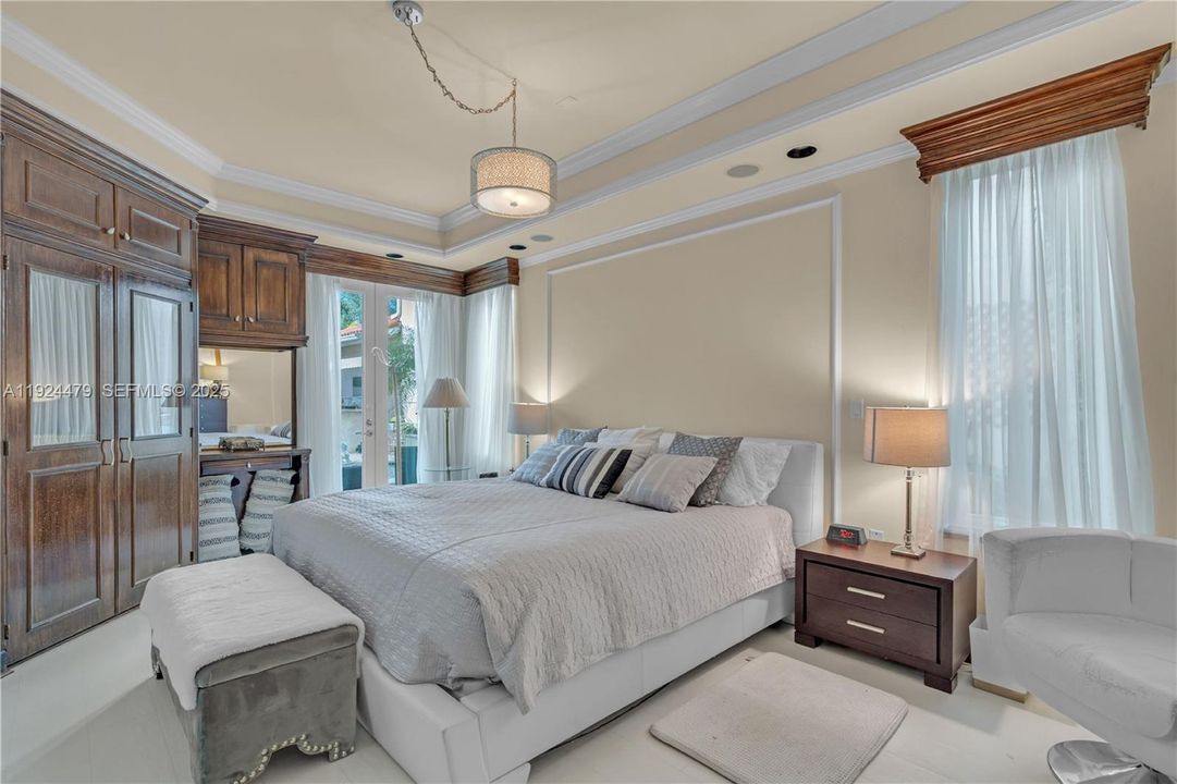 For Sale: $2,750,000 (5 beds, 4 baths, 3339 Square Feet)