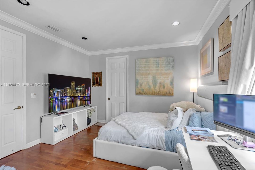 For Sale: $2,750,000 (5 beds, 4 baths, 3339 Square Feet)