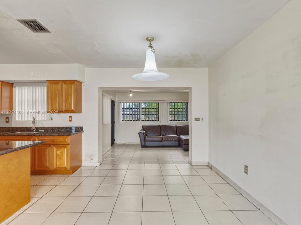 En Venta: $550,000 (4 camas, 2 baños, 1473 Pies cuadrados)