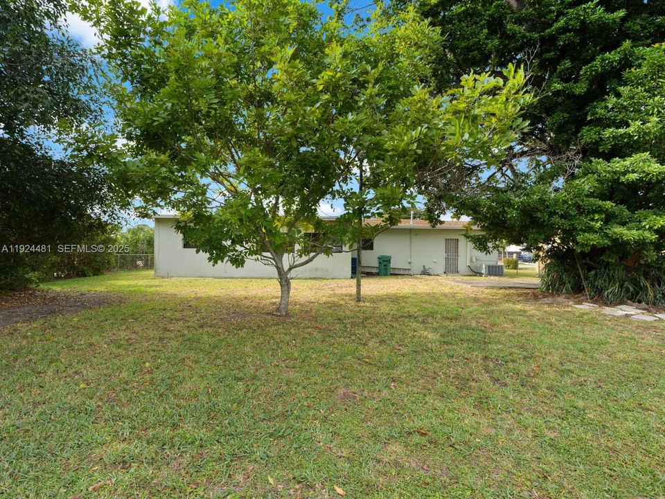 En Venta: $550,000 (4 camas, 2 baños, 1473 Pies cuadrados)