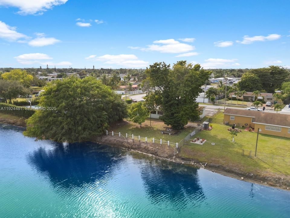 En Venta: $550,000 (4 camas, 2 baños, 1473 Pies cuadrados)