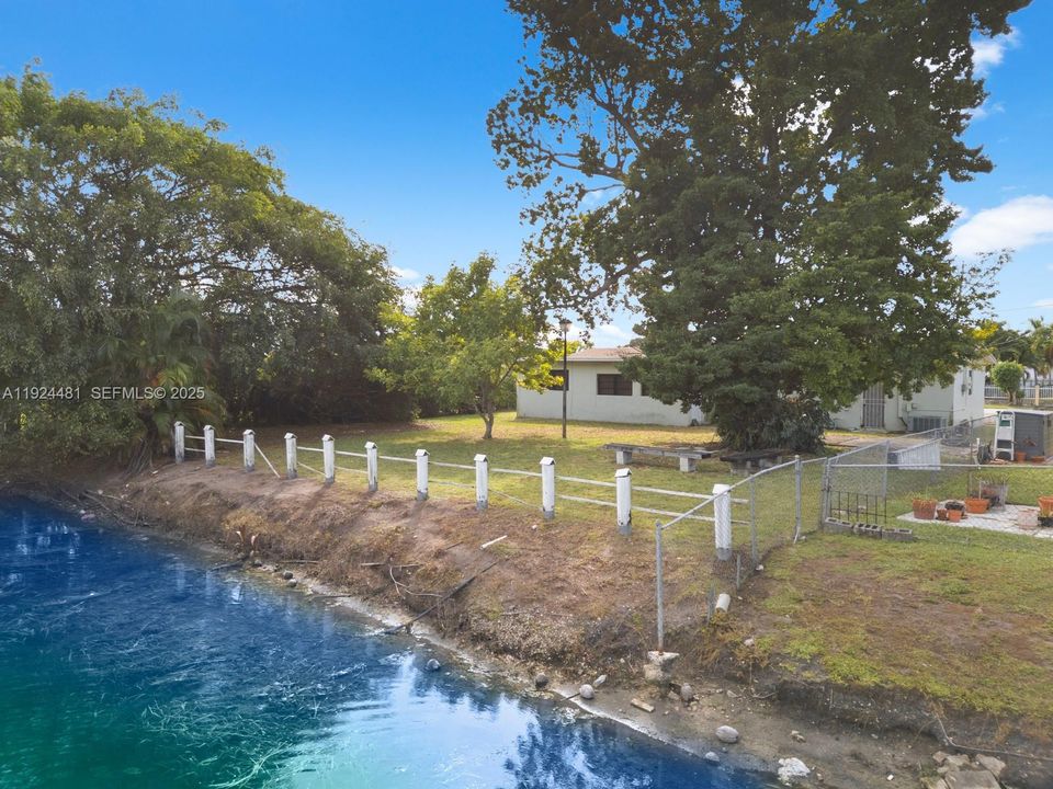 En Venta: $550,000 (4 camas, 2 baños, 1473 Pies cuadrados)