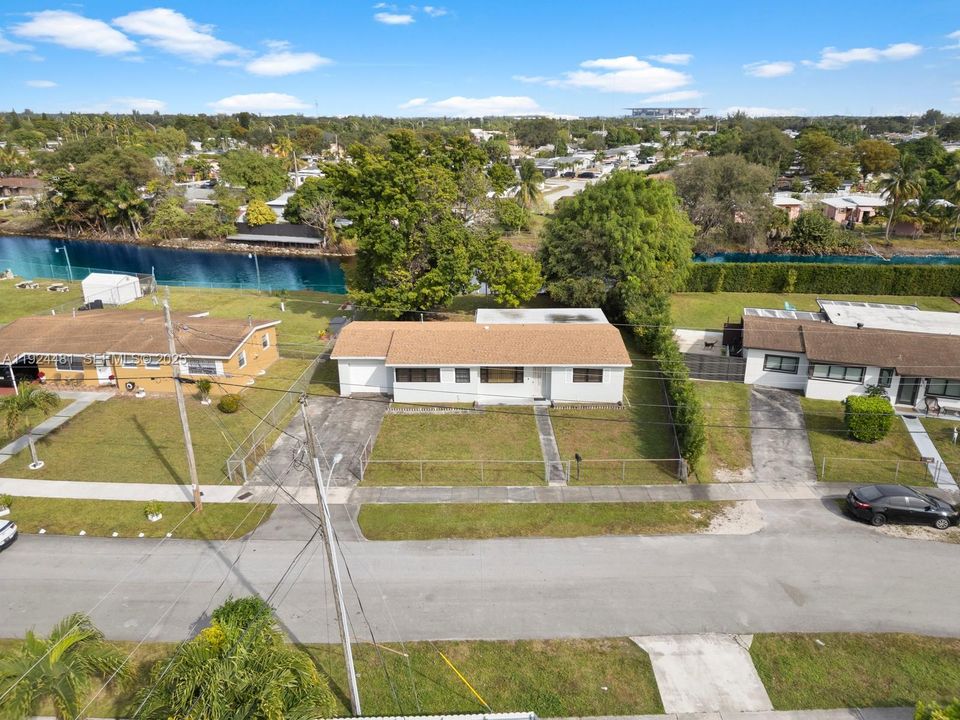 En Venta: $550,000 (4 camas, 2 baños, 1473 Pies cuadrados)