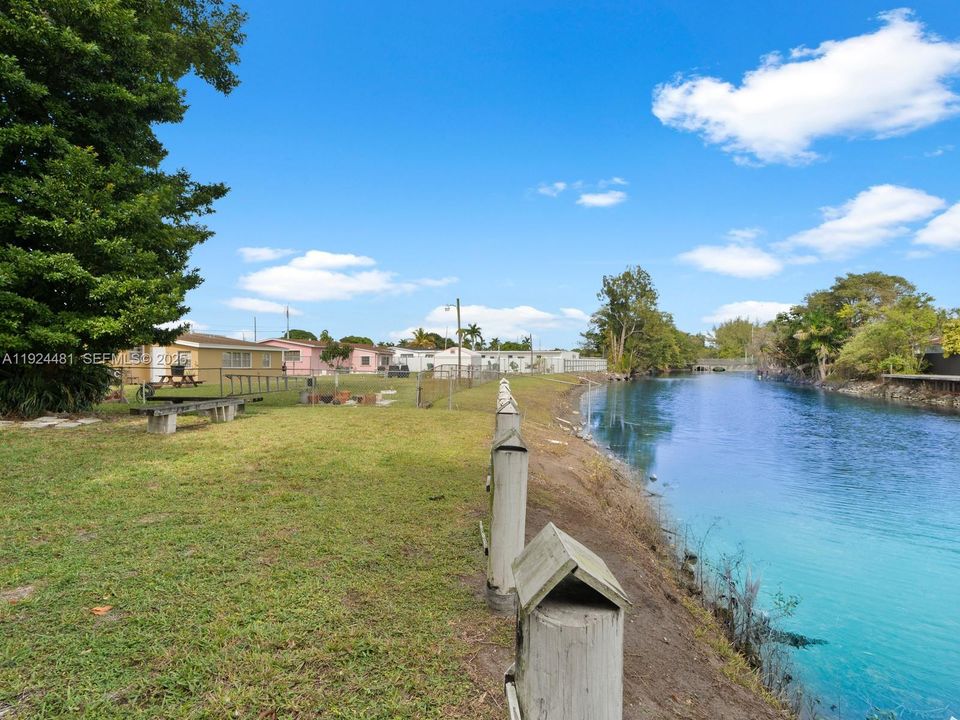 En Venta: $550,000 (4 camas, 2 baños, 1473 Pies cuadrados)