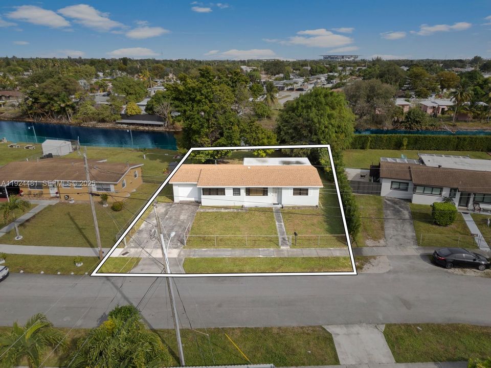 En Venta: $550,000 (4 camas, 2 baños, 1473 Pies cuadrados)