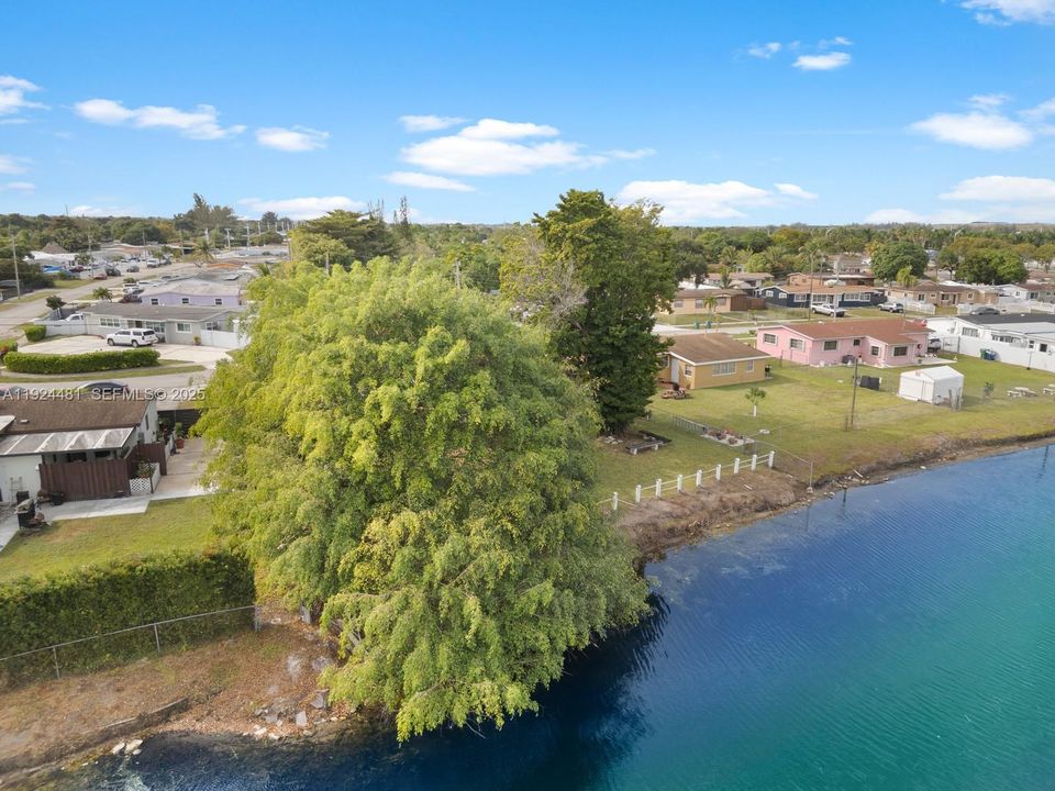 En Venta: $550,000 (4 camas, 2 baños, 1473 Pies cuadrados)