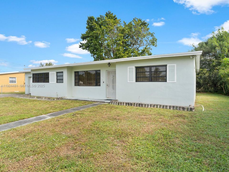 En Venta: $550,000 (4 camas, 2 baños, 1473 Pies cuadrados)