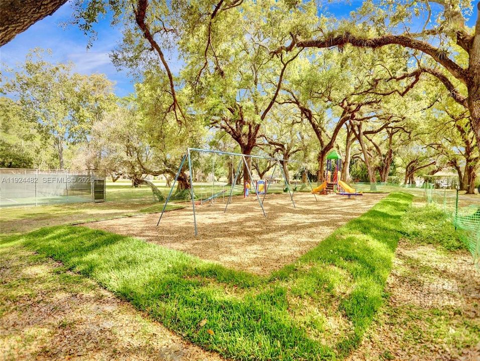 На продажу: $299,000 (2 спален, 2 ванн, 1385 Квадратных фут)