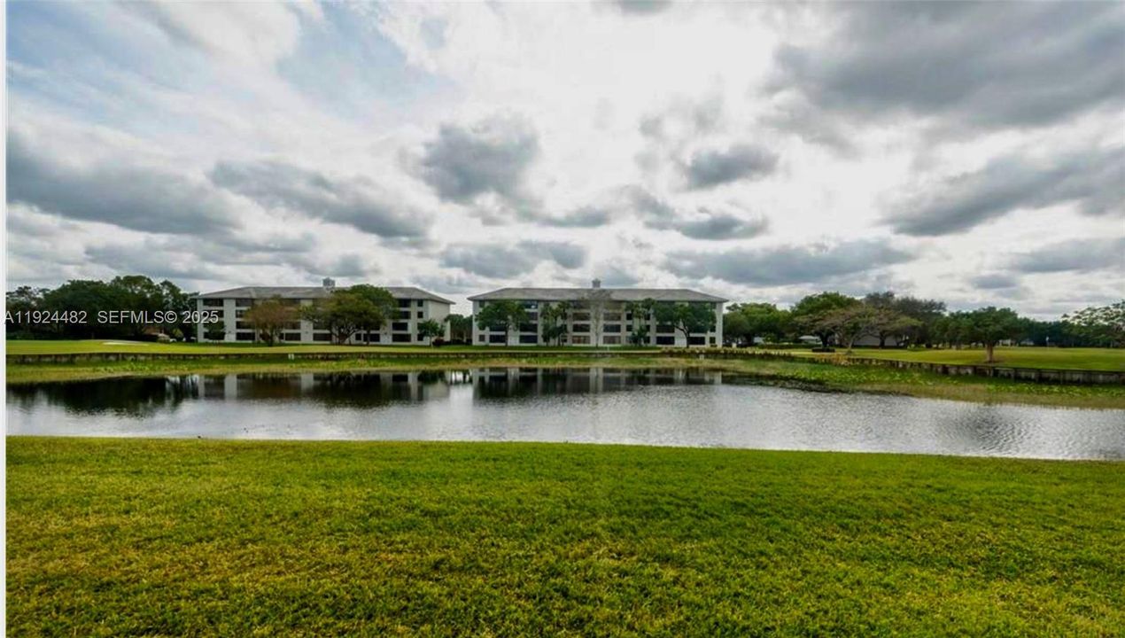 На продажу: $299,000 (2 спален, 2 ванн, 1385 Квадратных фут)