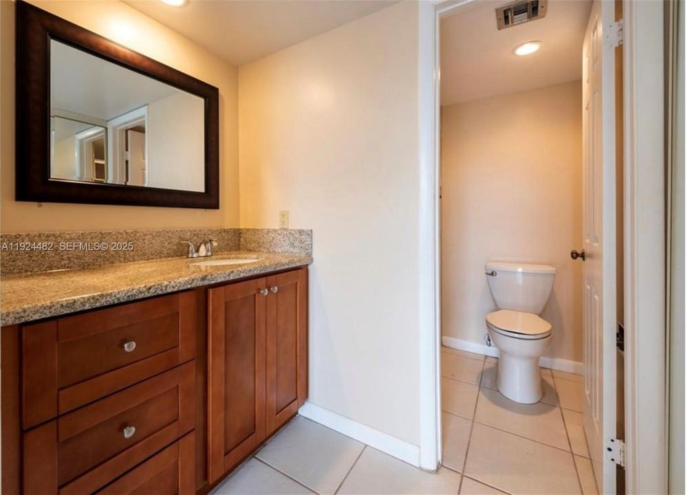 For Sale: $299,000 (2 beds, 2 baths, 1385 Square Feet)