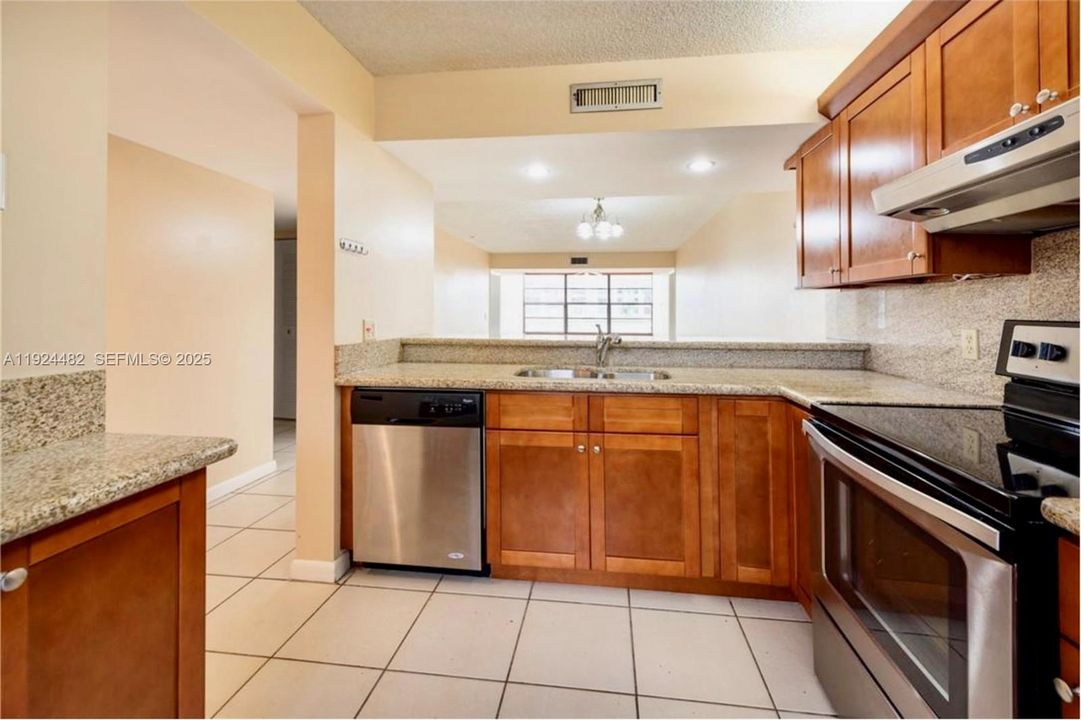 For Sale: $299,000 (2 beds, 2 baths, 1385 Square Feet)