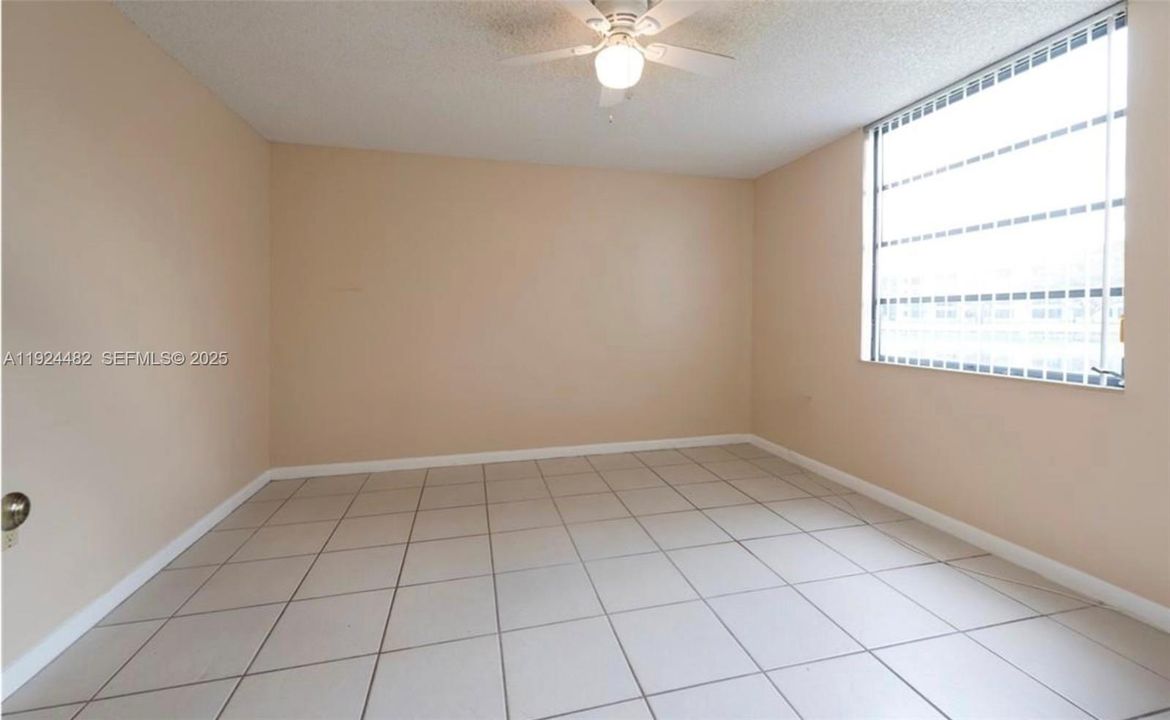 For Sale: $299,000 (2 beds, 2 baths, 1385 Square Feet)