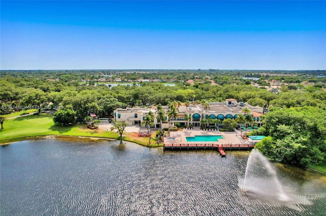 На продажу: $299,000 (2 спален, 2 ванн, 1385 Квадратных фут)