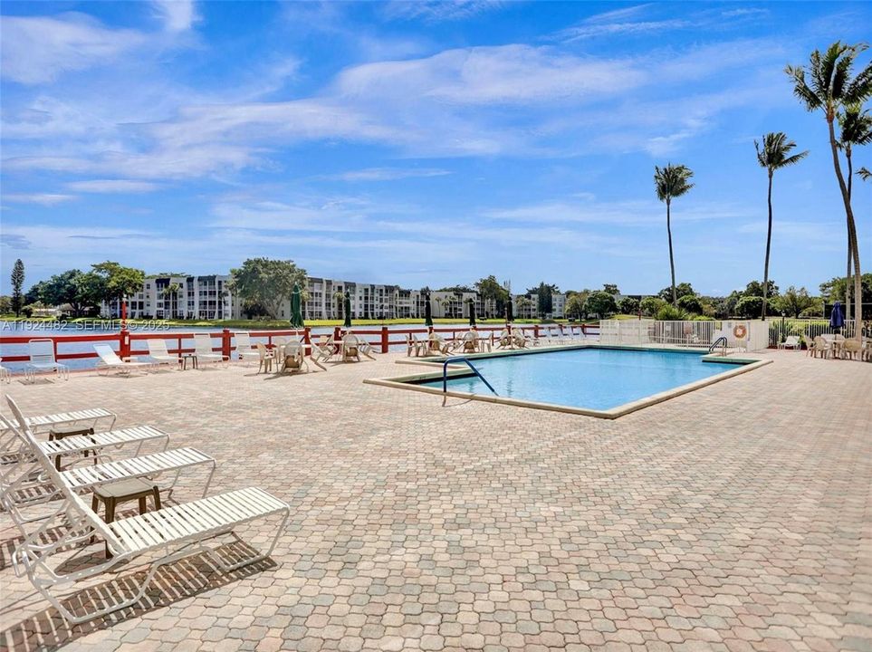 На продажу: $299,000 (2 спален, 2 ванн, 1385 Квадратных фут)