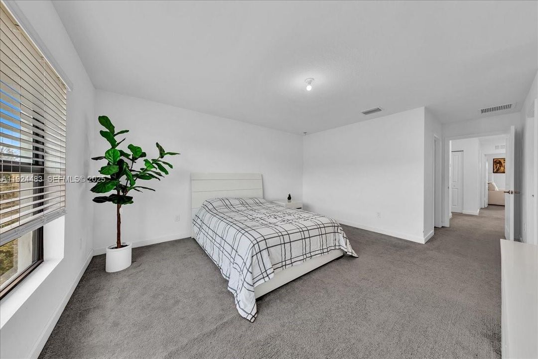 For Rent: $3,000 (3 beds, 2 baths, 1746 Square Feet)