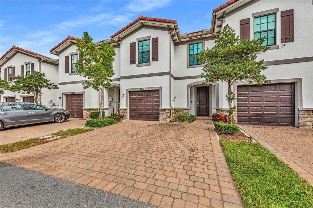 For Rent: $3,000 (3 beds, 2 baths, 1746 Square Feet)