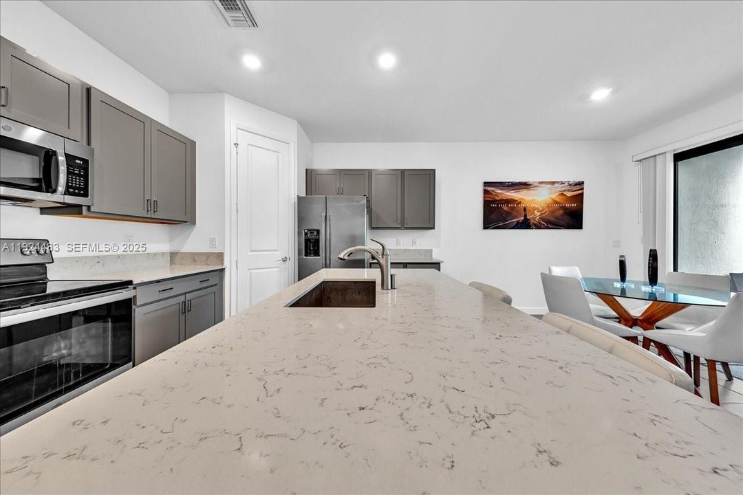 For Rent: $3,000 (3 beds, 2 baths, 1746 Square Feet)