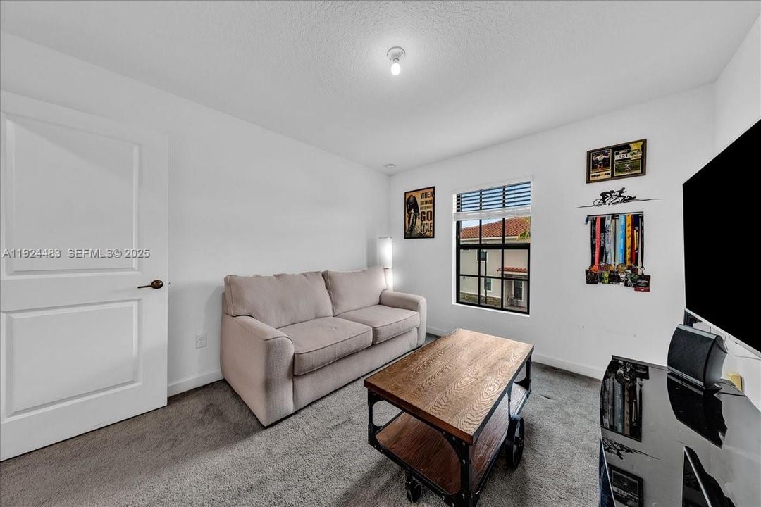 For Rent: $3,000 (3 beds, 2 baths, 1746 Square Feet)