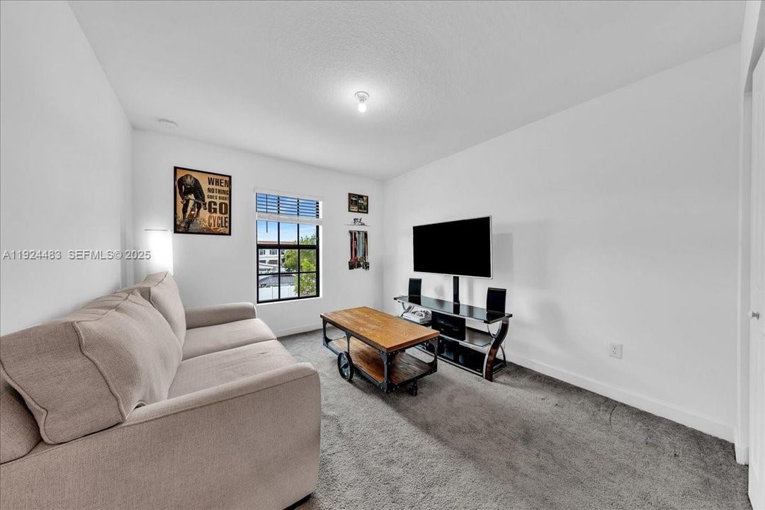 For Rent: $3,000 (3 beds, 2 baths, 1746 Square Feet)