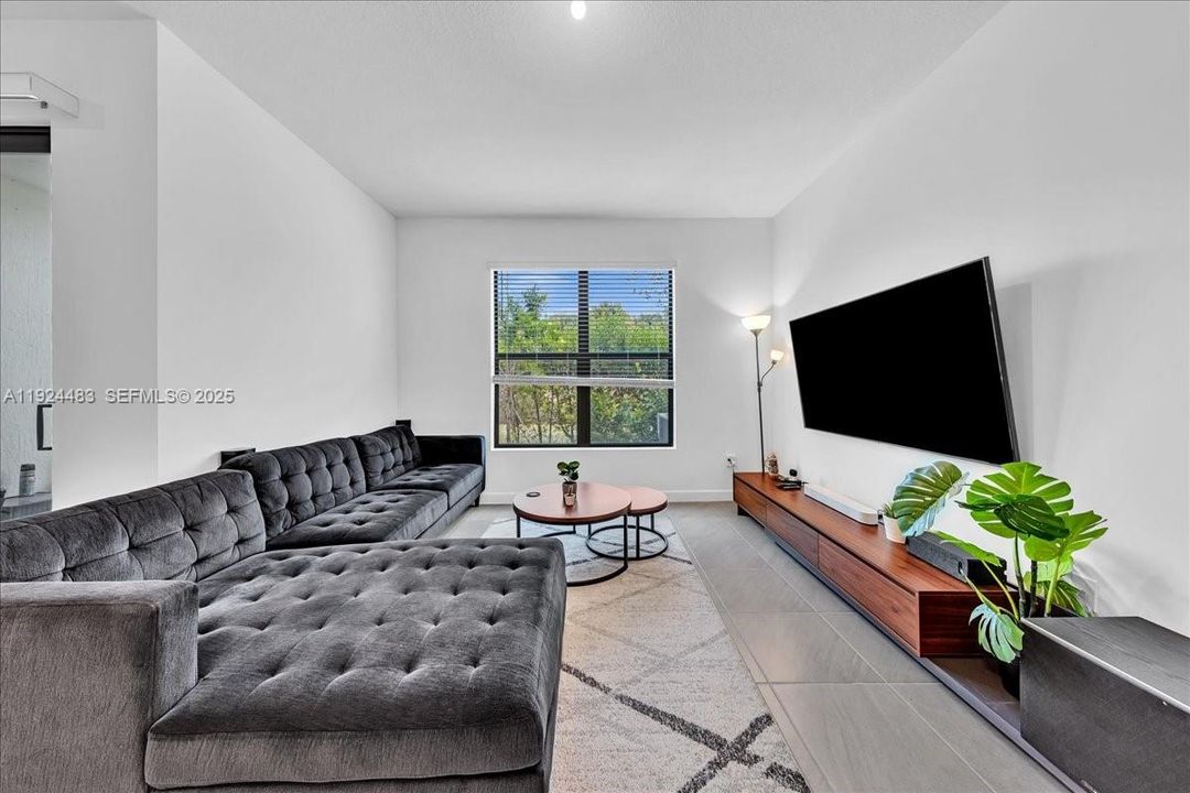 For Rent: $3,000 (3 beds, 2 baths, 1746 Square Feet)