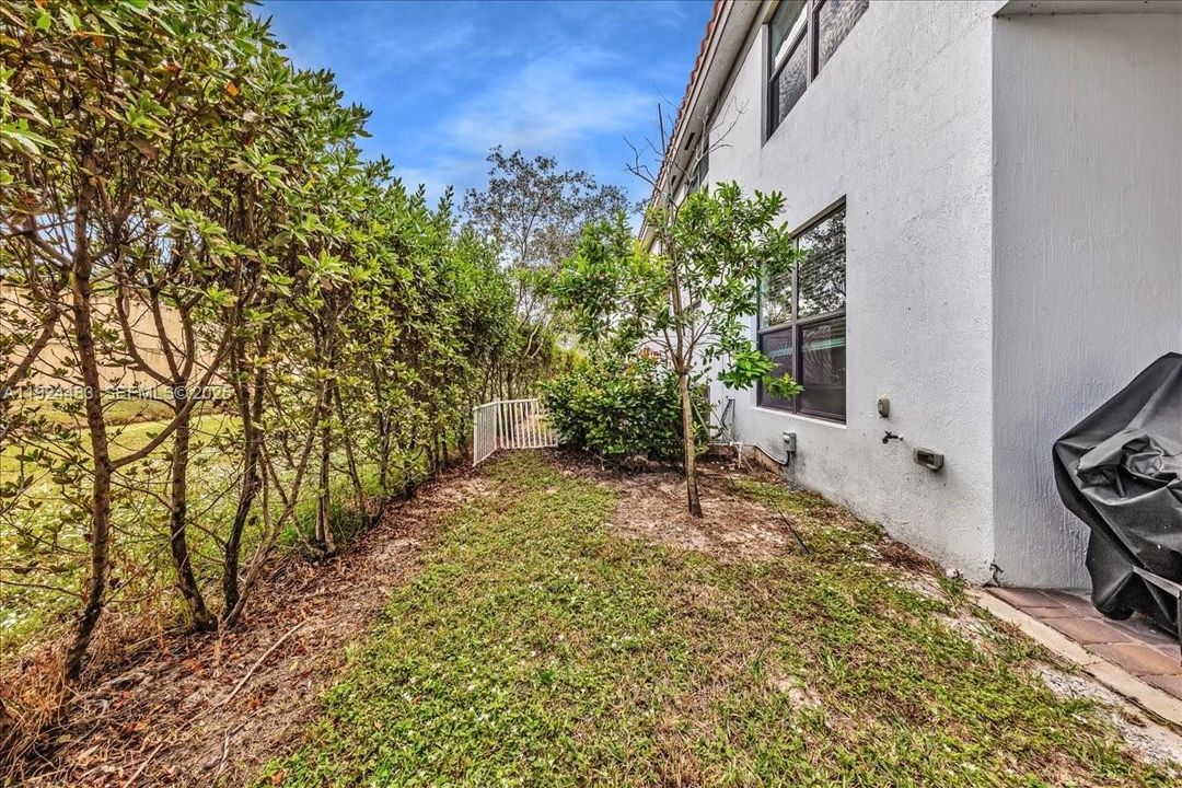 For Rent: $3,000 (3 beds, 2 baths, 1746 Square Feet)