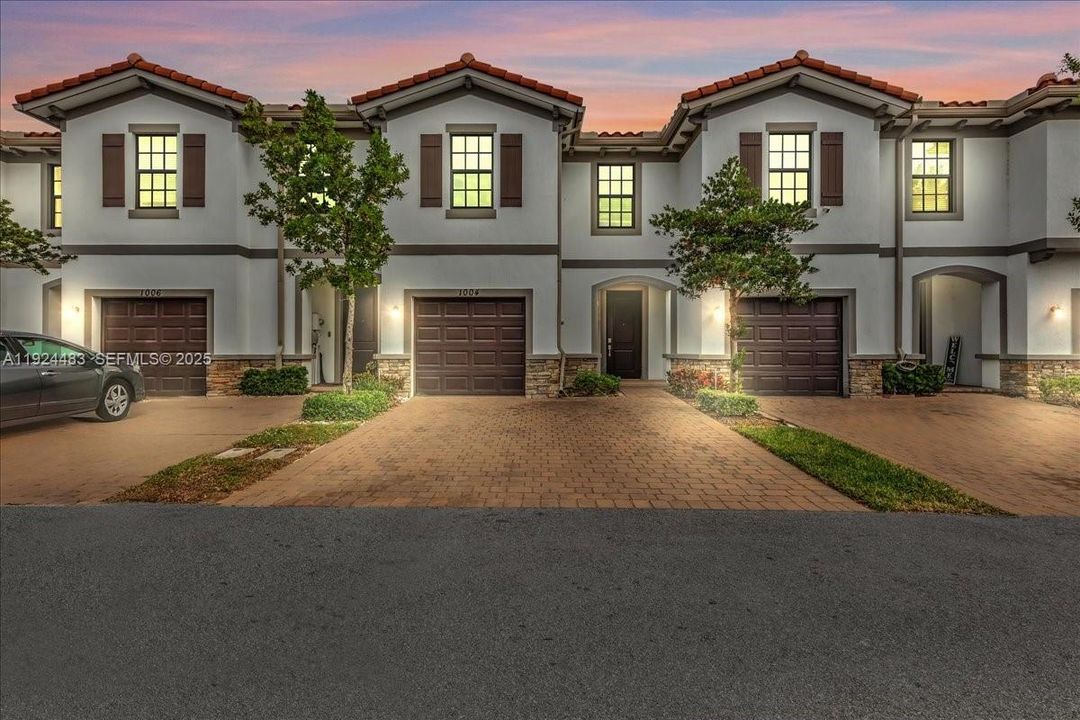 For Rent: $3,000 (3 beds, 2 baths, 1746 Square Feet)