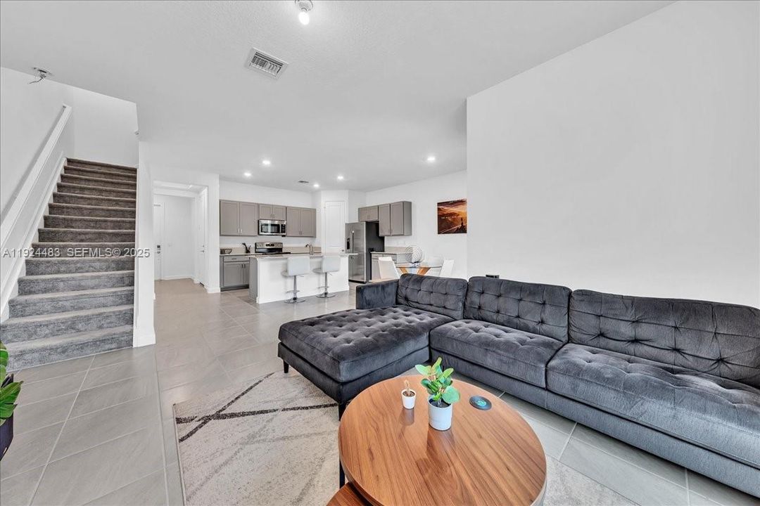 For Rent: $3,000 (3 beds, 2 baths, 1746 Square Feet)