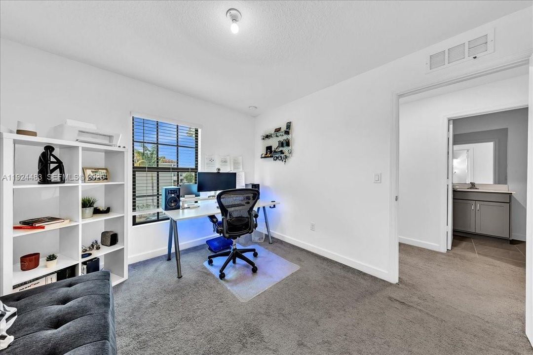 For Rent: $3,000 (3 beds, 2 baths, 1746 Square Feet)