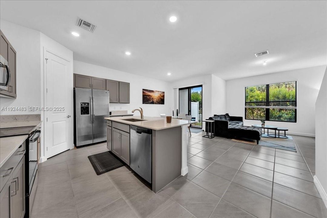 For Rent: $3,000 (3 beds, 2 baths, 1746 Square Feet)