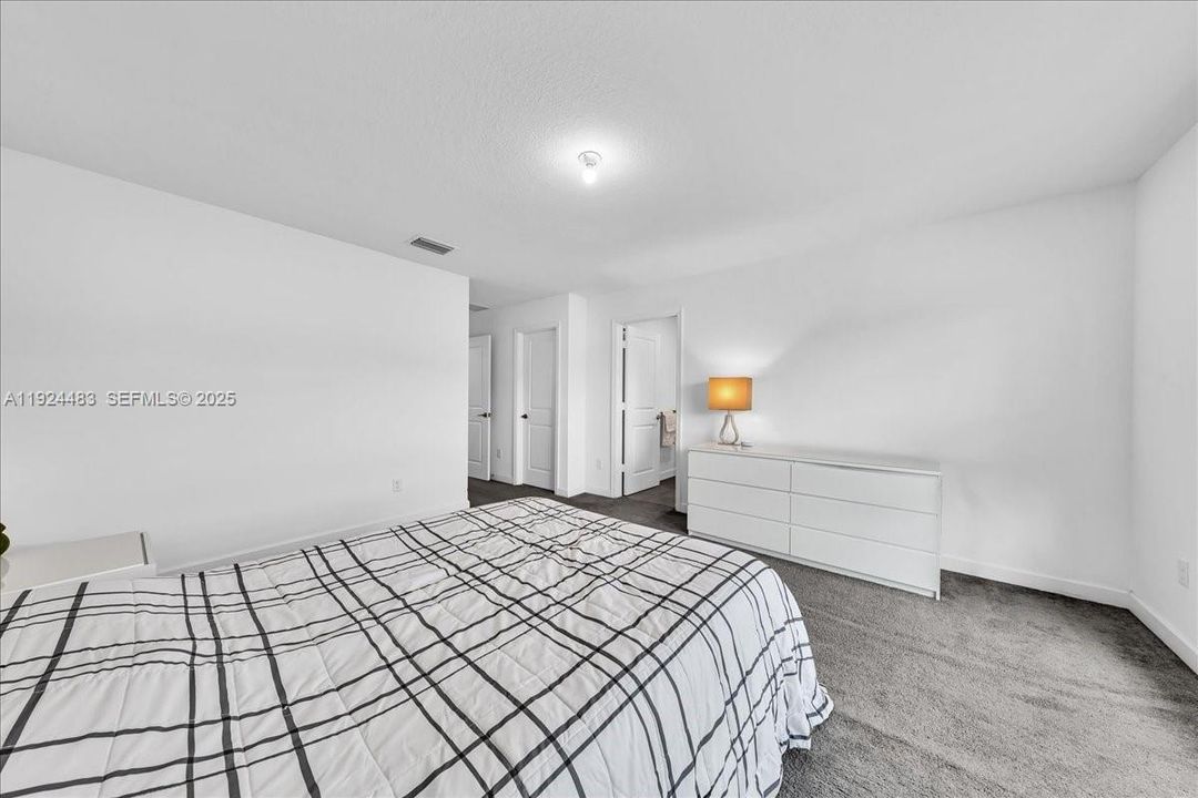 For Rent: $3,000 (3 beds, 2 baths, 1746 Square Feet)