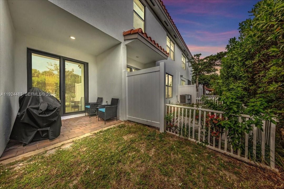 For Rent: $3,000 (3 beds, 2 baths, 1746 Square Feet)