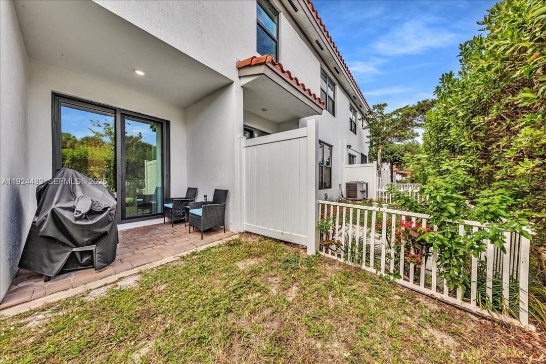 For Rent: $3,000 (3 beds, 2 baths, 1746 Square Feet)