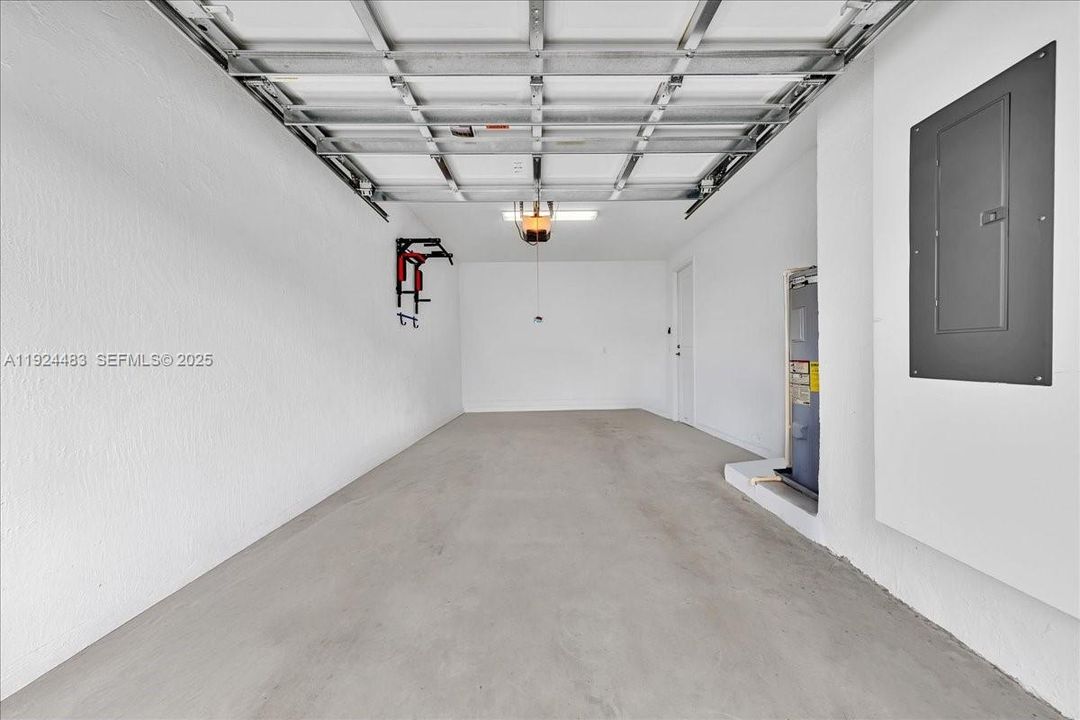 For Rent: $3,000 (3 beds, 2 baths, 1746 Square Feet)