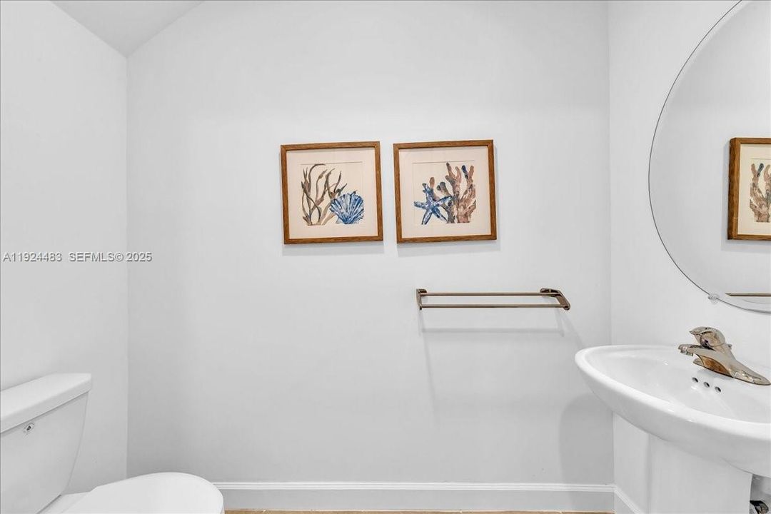 For Rent: $3,000 (3 beds, 2 baths, 1746 Square Feet)