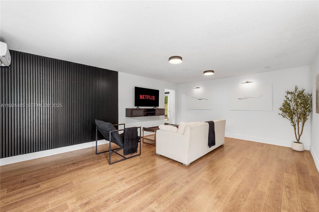 For Sale: $599,000 (3 beds, 2 baths, 1334 Square Feet)