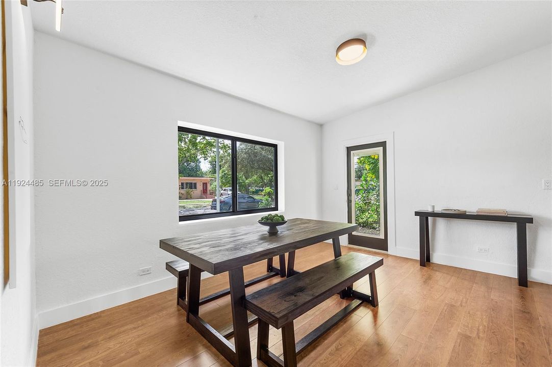 For Sale: $599,000 (3 beds, 2 baths, 1334 Square Feet)