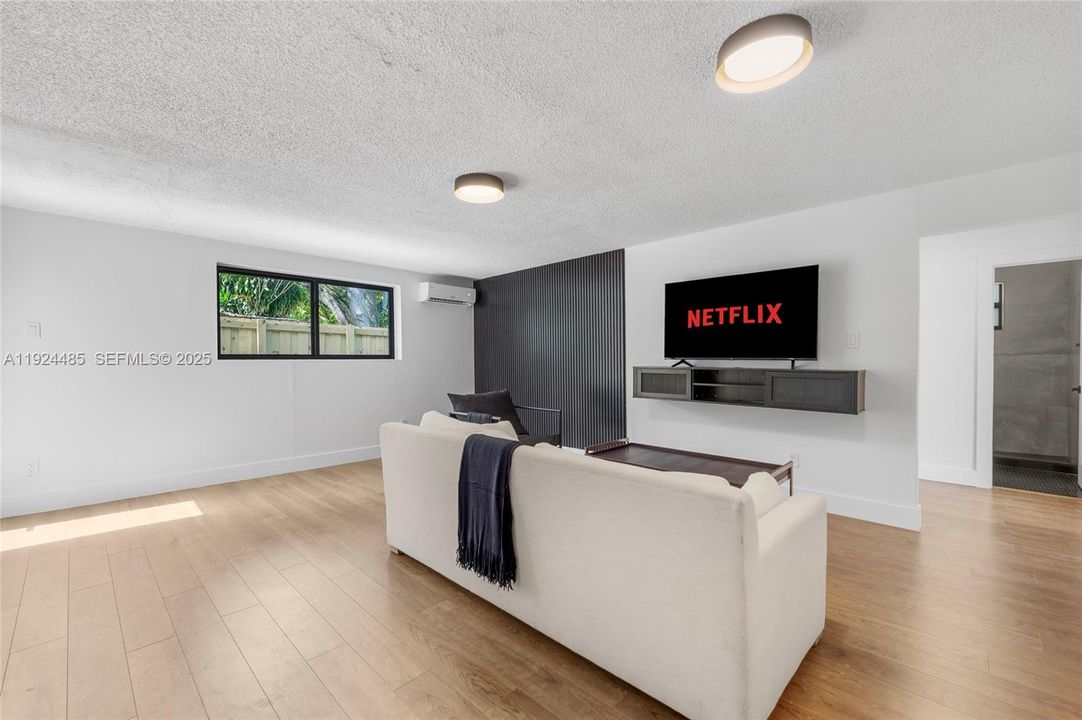 For Sale: $599,000 (3 beds, 2 baths, 1334 Square Feet)