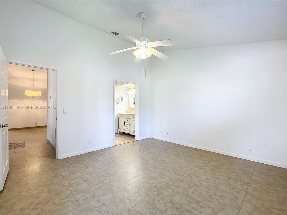 For Rent: $2,399 (2 beds, 2 baths, 996 Square Feet)