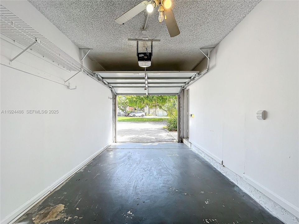 For Rent: $2,399 (2 beds, 2 baths, 996 Square Feet)