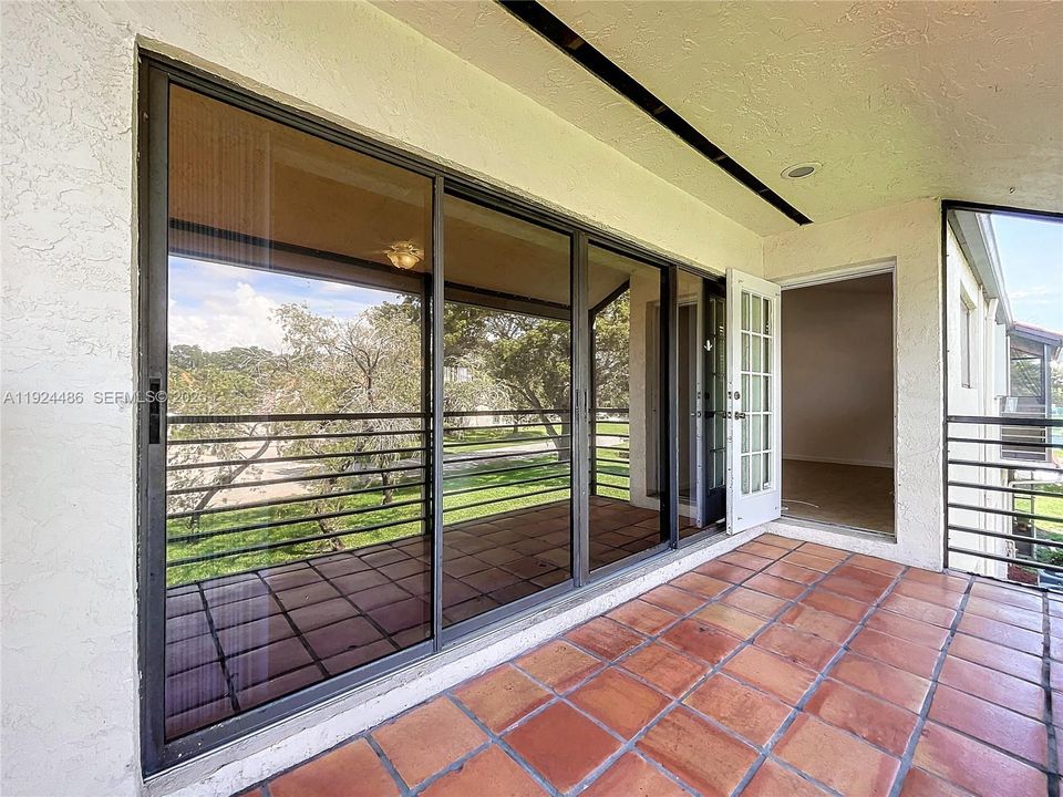 For Rent: $2,399 (2 beds, 2 baths, 996 Square Feet)