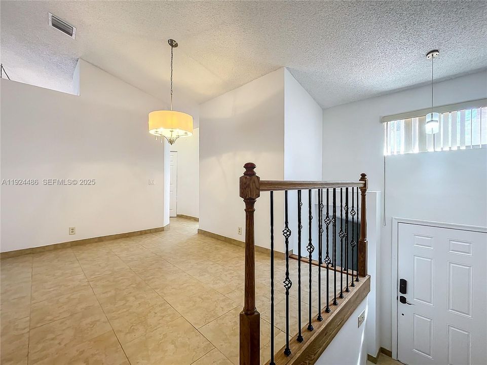 For Rent: $2,399 (2 beds, 2 baths, 996 Square Feet)