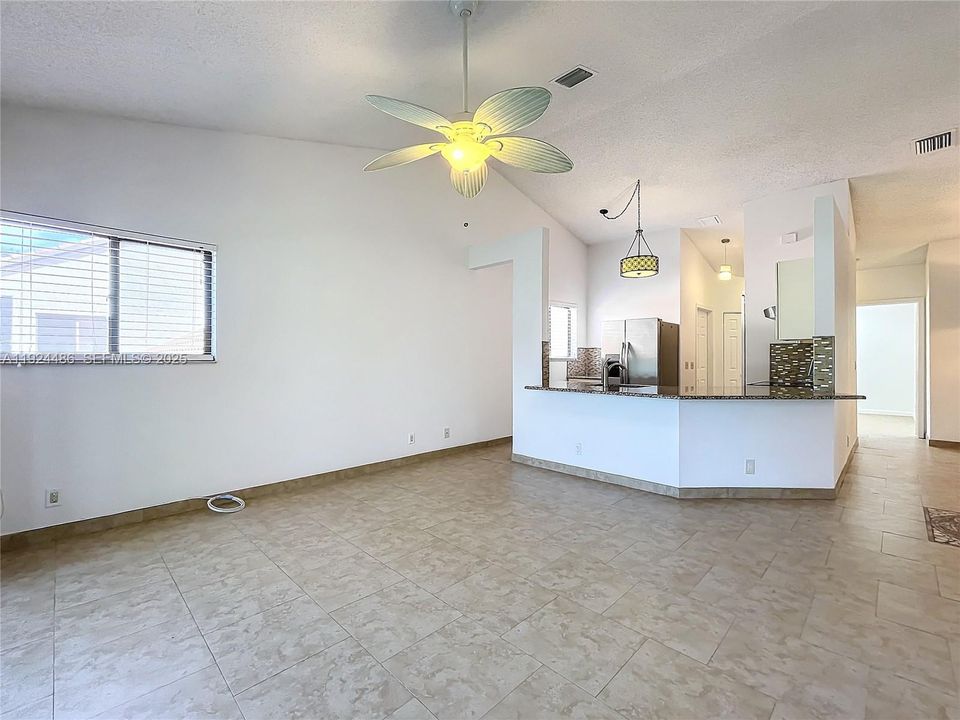 For Rent: $2,399 (2 beds, 2 baths, 996 Square Feet)