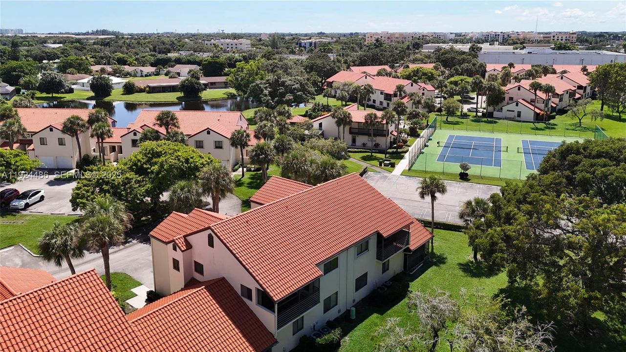 For Rent: $2,399 (2 beds, 2 baths, 996 Square Feet)