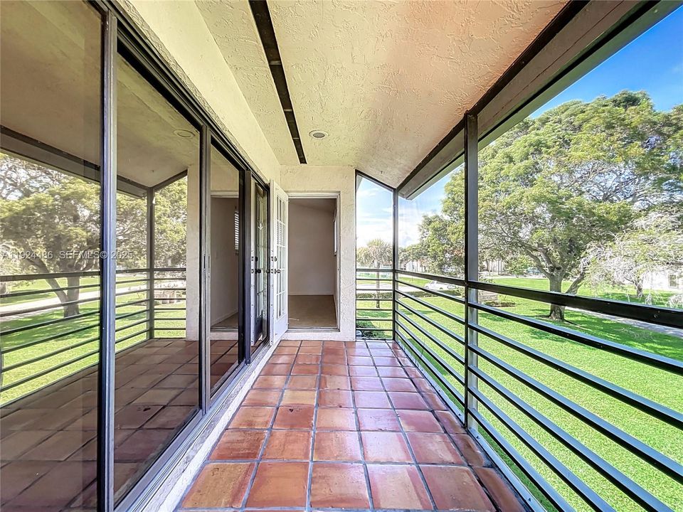 For Rent: $2,399 (2 beds, 2 baths, 996 Square Feet)