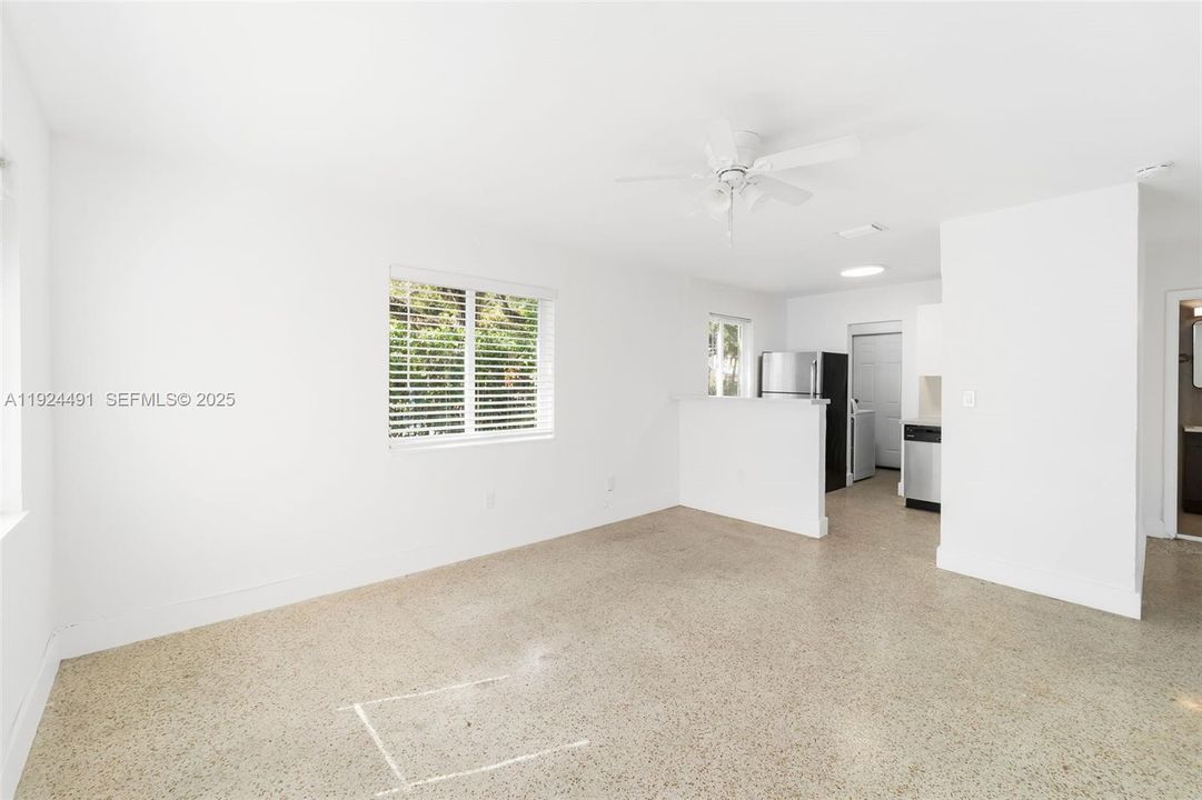 出租: $2,400 (4 贝兹, 2 浴室, 1450 平方英尺)