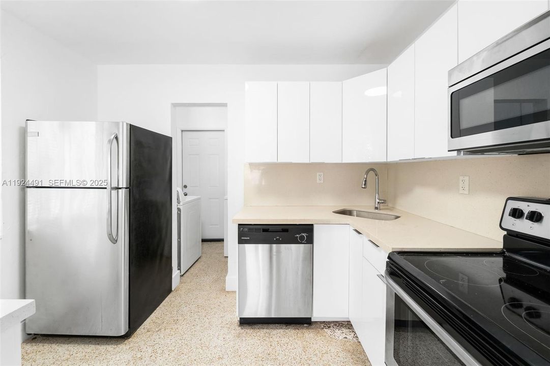 出租: $2,400 (4 贝兹, 2 浴室, 1450 平方英尺)