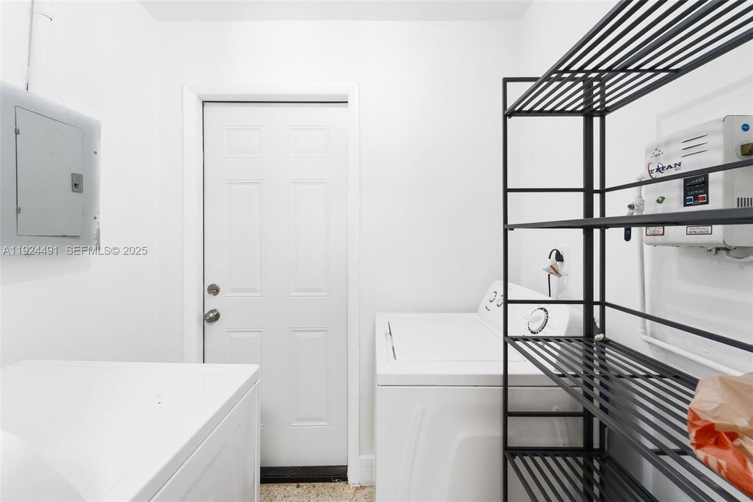 出租: $2,400 (4 贝兹, 2 浴室, 1450 平方英尺)