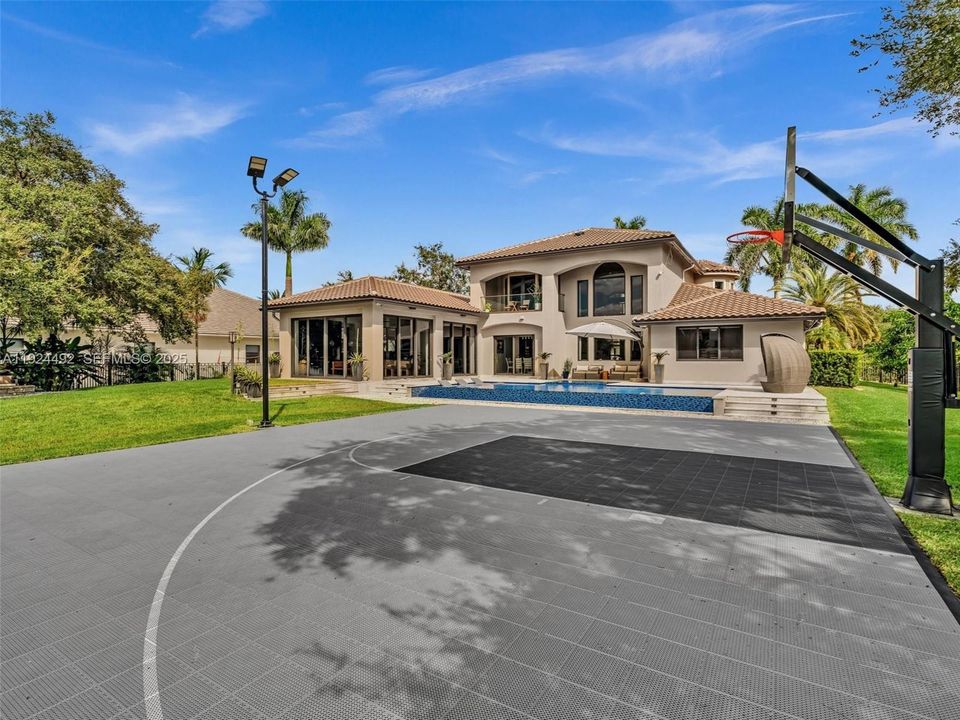 1/2 basketball court